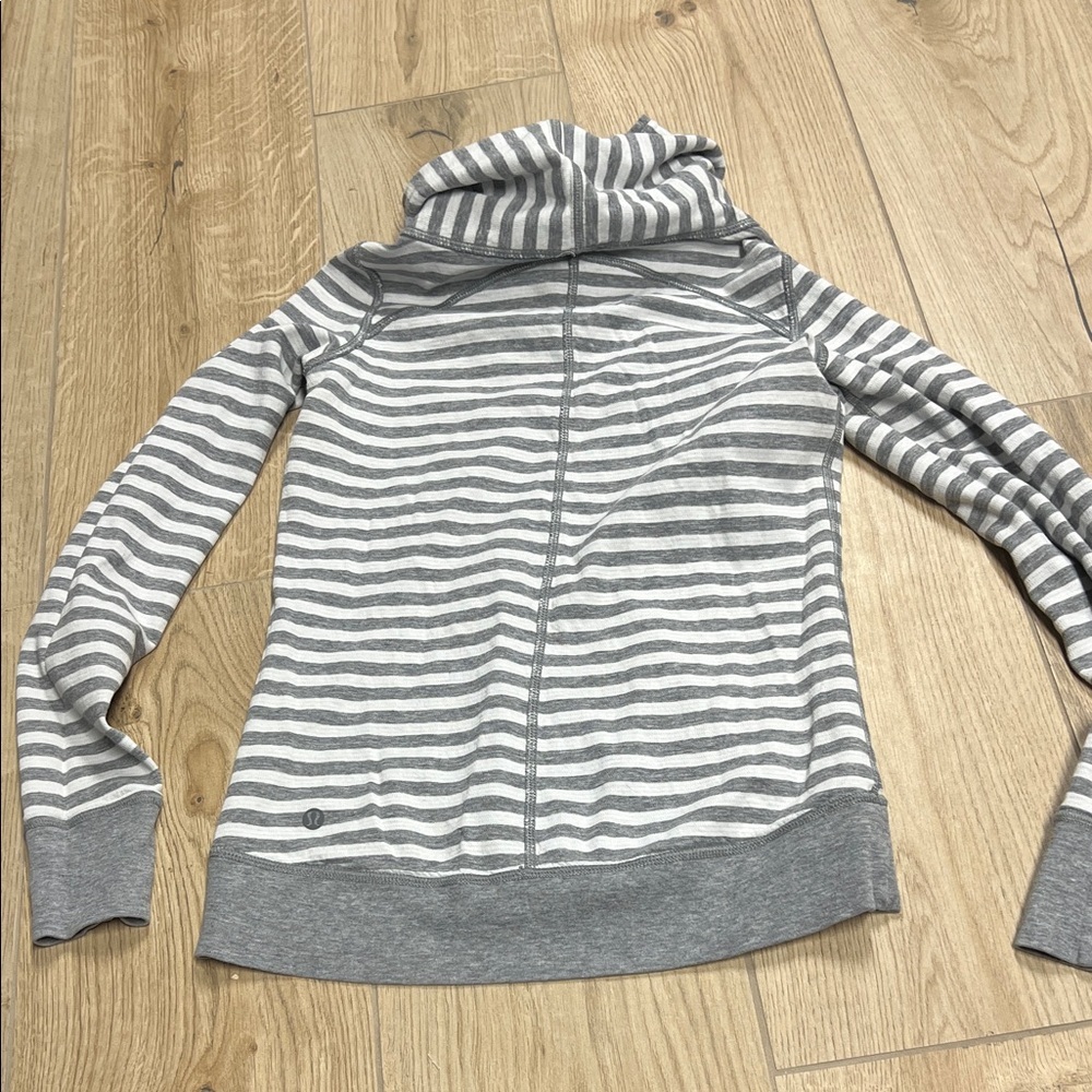 Lululemon In A Cinch Cowl Neck Sweatshirt - Picture 9 of 10